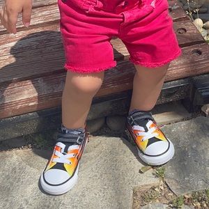 *SOLD* Converse size 6C red & yellow flames 🔥 design